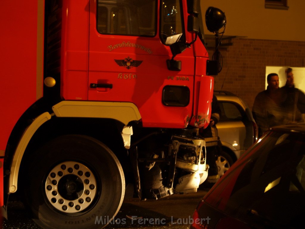 VU Einsatzfahrt Feuerwehr Polizei Koeln Muelheim Deutz Muelheimerstr  P32.JPG